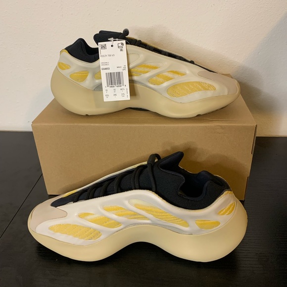 Athletic_Shoes